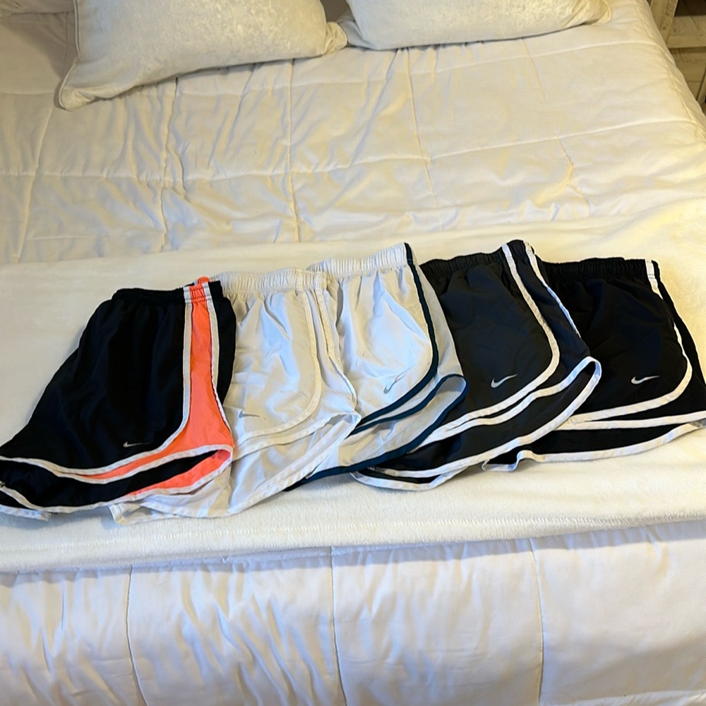 Set of 5 Nike Women’s Large shorts